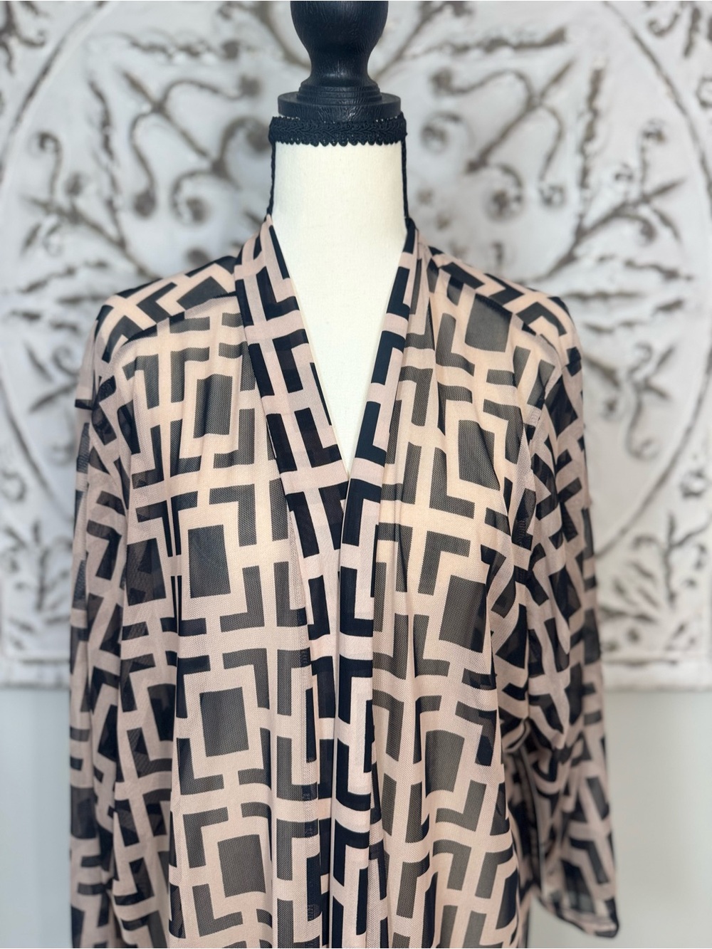 Geometric Print Open Front Cardigan in Blush and Black